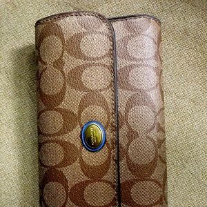 Coach wallet, lightly used, good condition!